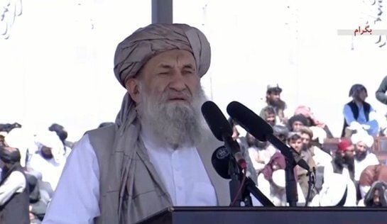 رژه واحدهای انتحاری طالبان با بشکه های زردرنگ! | تجهیزات پیشرفته طالبان را ببینید