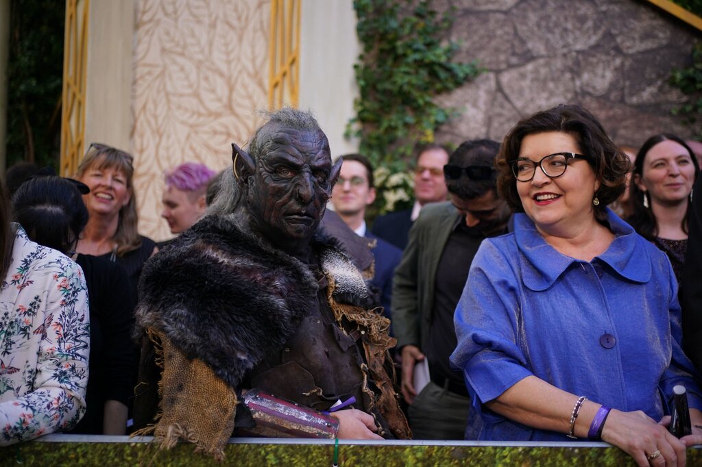 عکس | لباسهای عجیب هواداران سریال یک میلیارد دلاری ارباب حلقهها | آیا گرانترین سریال تاریخ تلویزیون انتظارات را برآورده خواهد کرد؟