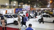 ادامه حاشیه های نمایشگاه خودرو تهران | وزارت صمت خودروهای خودروسازان را گرو نگه داشته است؟