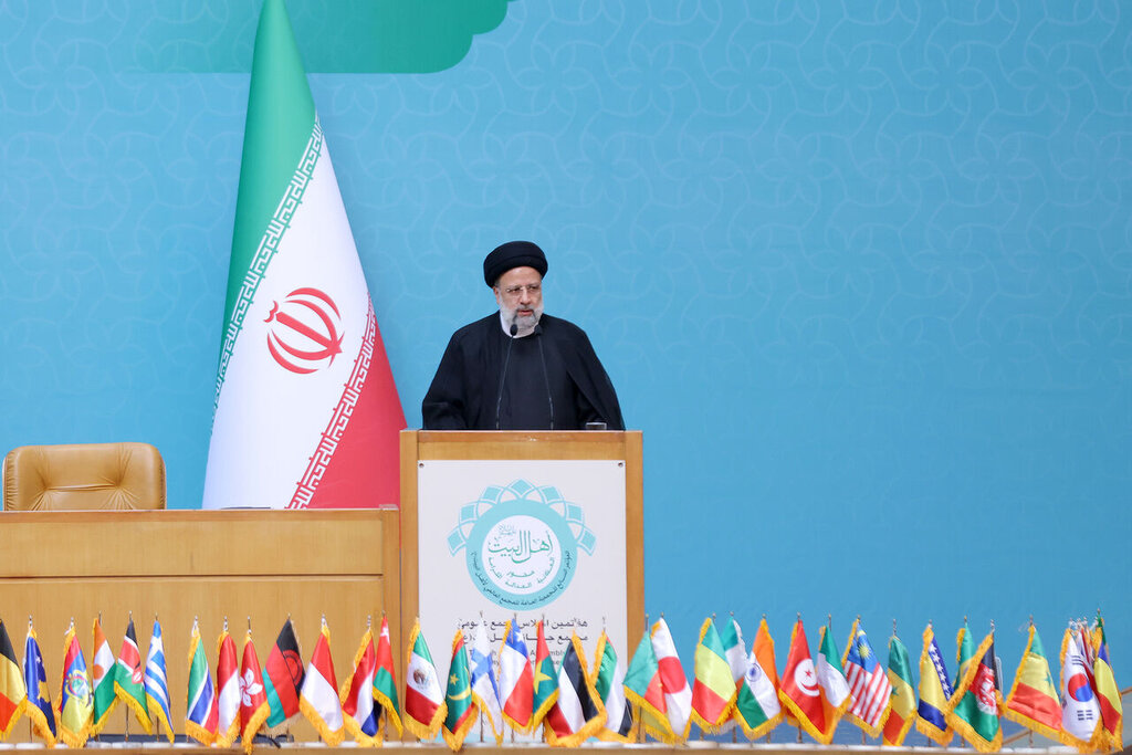 رئیسی: مکتب امام و رهبر انقلاب در امتداد مکتب عاشورای حسینی است 2