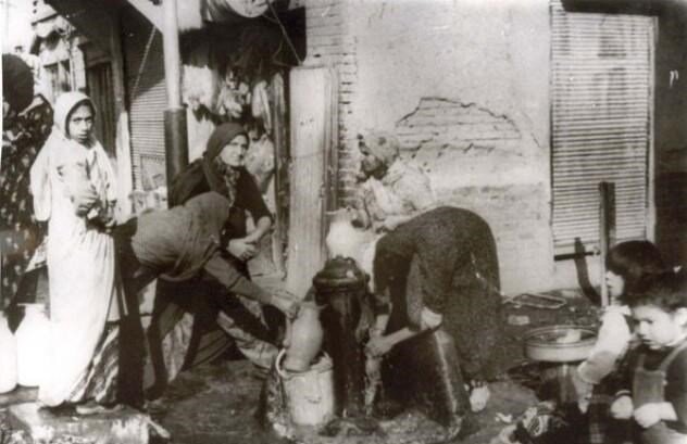 تصاویری از رخت شستن پایتختنشینان کنار جوی قنات | شیر فشاری چه زمانی به تهران آمد؟