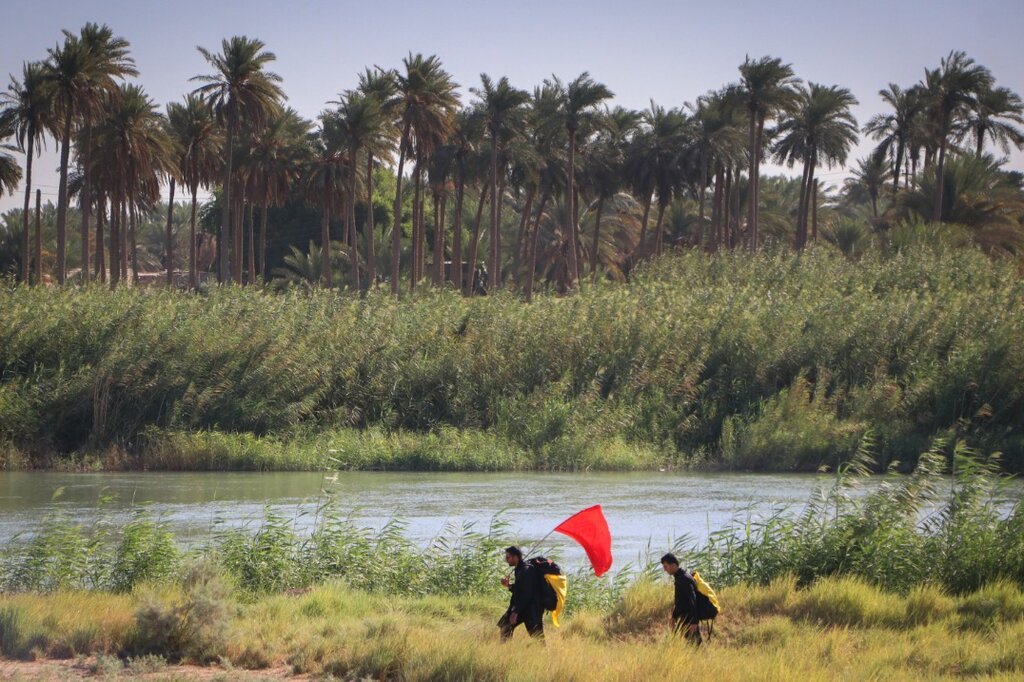 تصاویر متفاوتترین موکب پیاده روی اربعین ۱۴۰۱ | موکب تک نفره حاج کاظم ؛ روایت پیرمردی که کنار فرات، سقا بود