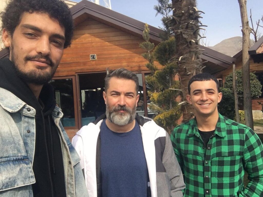 عکس | جاوید سریال یاغی با دوست و دشمن در یک تصویر دیده نشده