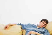 ۵ حقیقت جالب درباره خواب نیمروزی | این افراد از چرت زدن وسط روز اجتناب کنند