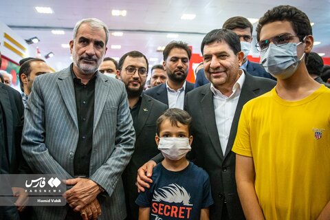 بازدید مخبر از نمایشگاه نوشت افزار ایرانی
