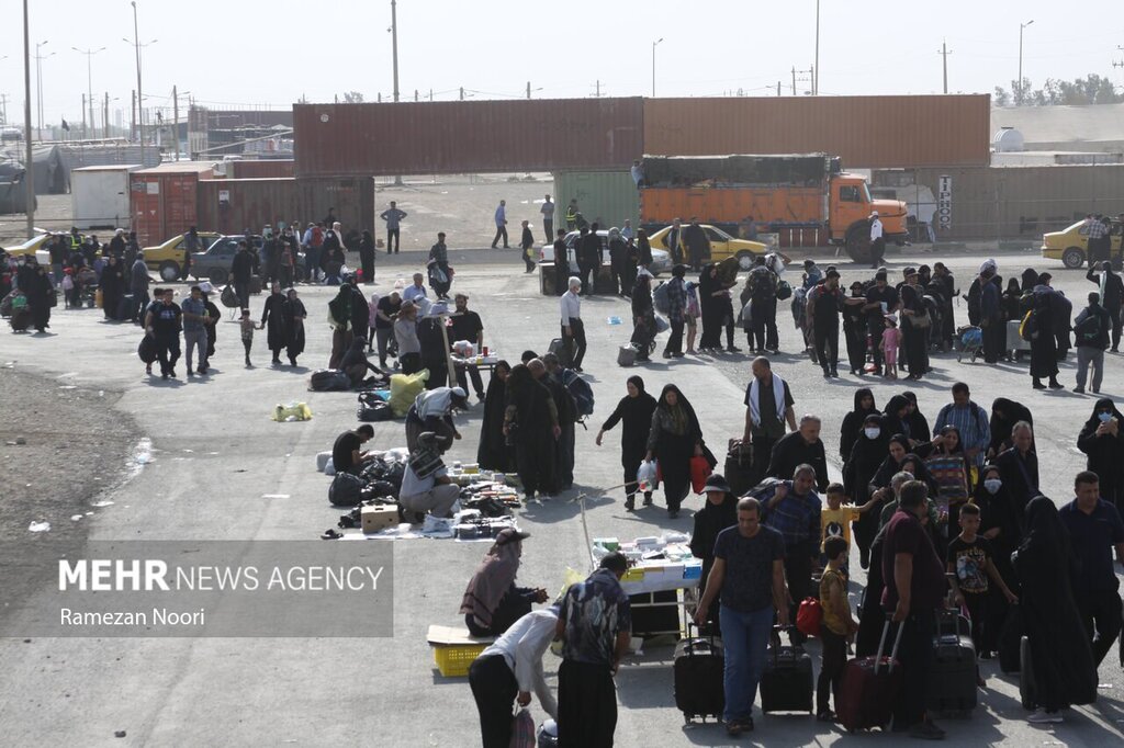 وقتی به بارگاه ملکوتی امام حسین (ع) می رسید جز نگاه کردن هیچ کاری از دستتان برنمیآید | آرزو دارم همه مردم طعم سفر اربعین را بچشند