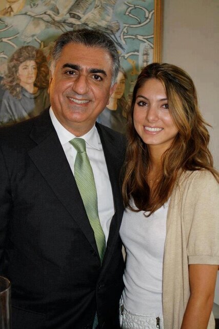 ولیعهد ایرانی که حتی فارسی بلد نیست | شاهزاده ای که ایران را به چشم ندیده است | استفاده از عنوانی که نه به بار است و نه به دار!