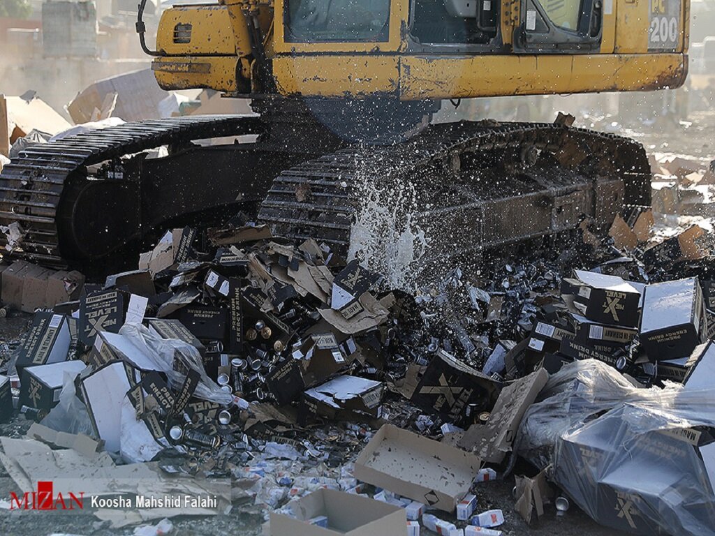 تصاویر امحای ۱۵۰۰ تن کالای منقضی شده | تکلیف برخورد با مدیران سهل انگار؛ اظهارات دادستان