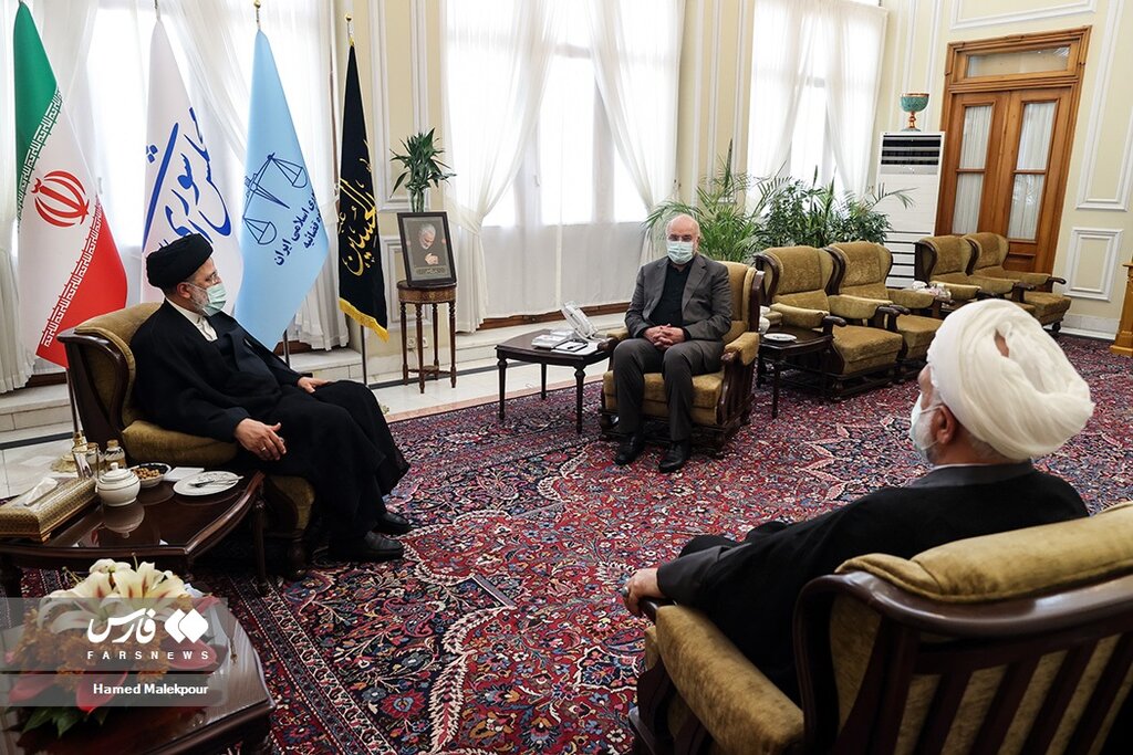 تصاویر نشست رئیسی، قالیباف و اژهای ؛ از لحظه ورود تا نشست مشترک | مهمترین مباحث نشست سران قوا