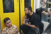 ببینید | دلداری جالب نوازنده به سرباز عاشق‌پیشه در مترو تهران!