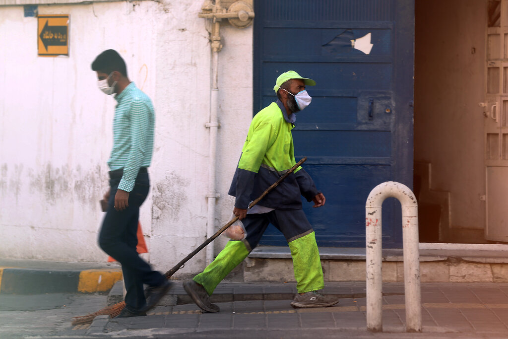 دشواریهای نظافت پایتخت | داستان پاکبانی که با یک ضربه چاقو نابینا شد | رانندههای پرخطر، قاتل جان رفتگرها هستند