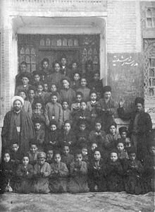 اولین دبستان تهرانی‌ها کجا بود؟ | ۶ مدرسه تخریب شد تا مدرسه رشدیه افتتاح شود