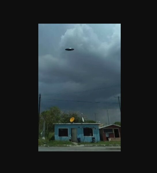 ادعای مصور یک مکانیک مکزیکی | مشاهده بشقاب پرنده‌ای که از طوفان خارج شد 
