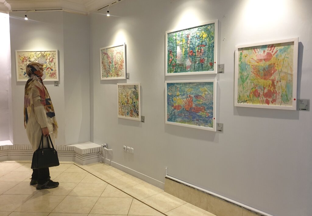 تصاویر | وقتی رقص رنگها پل ورود به سرزمین ناشناخته ذهن کودکان اوتیسم میشود | یک راه زیبا برای ارتباط با فرد اوتیسم