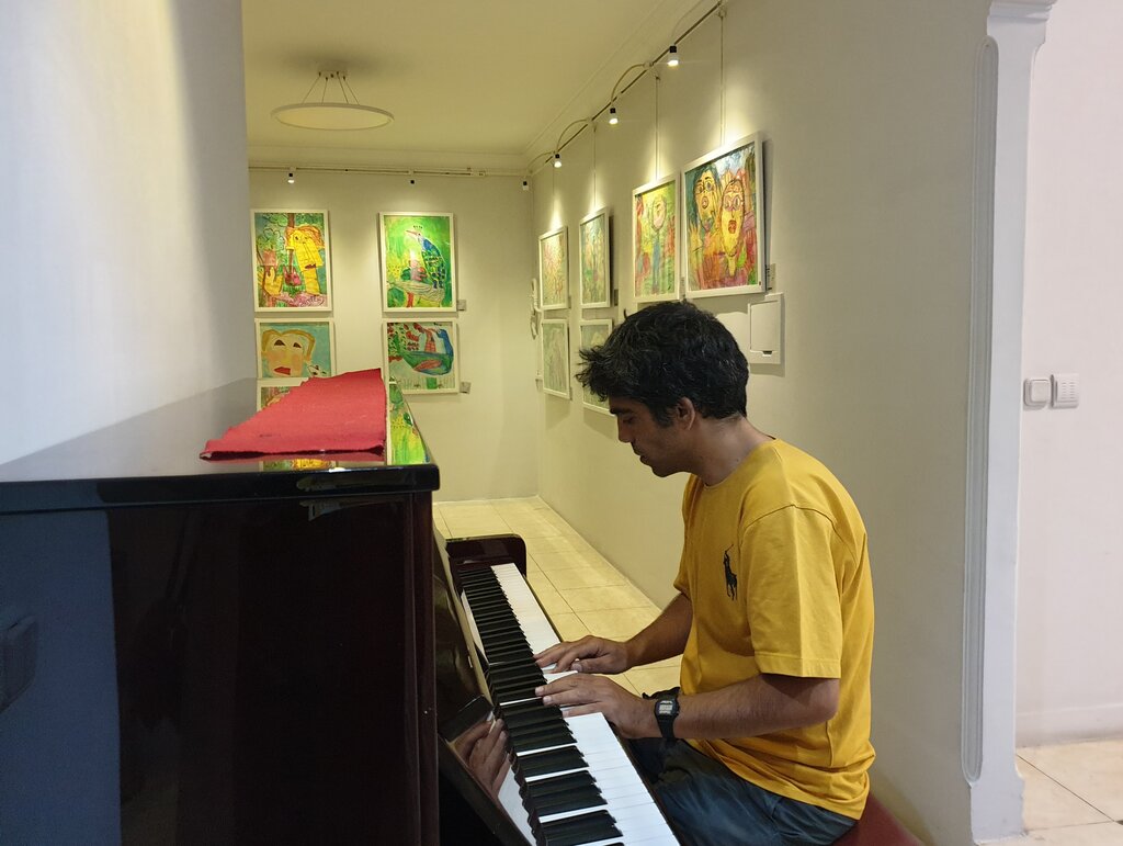 تصاویر | وقتی رقص رنگها پل ورود به سرزمین ناشناخته ذهن کودکان اوتیسم میشود | یک راه زیبا برای ارتباط با فرد اوتیسم