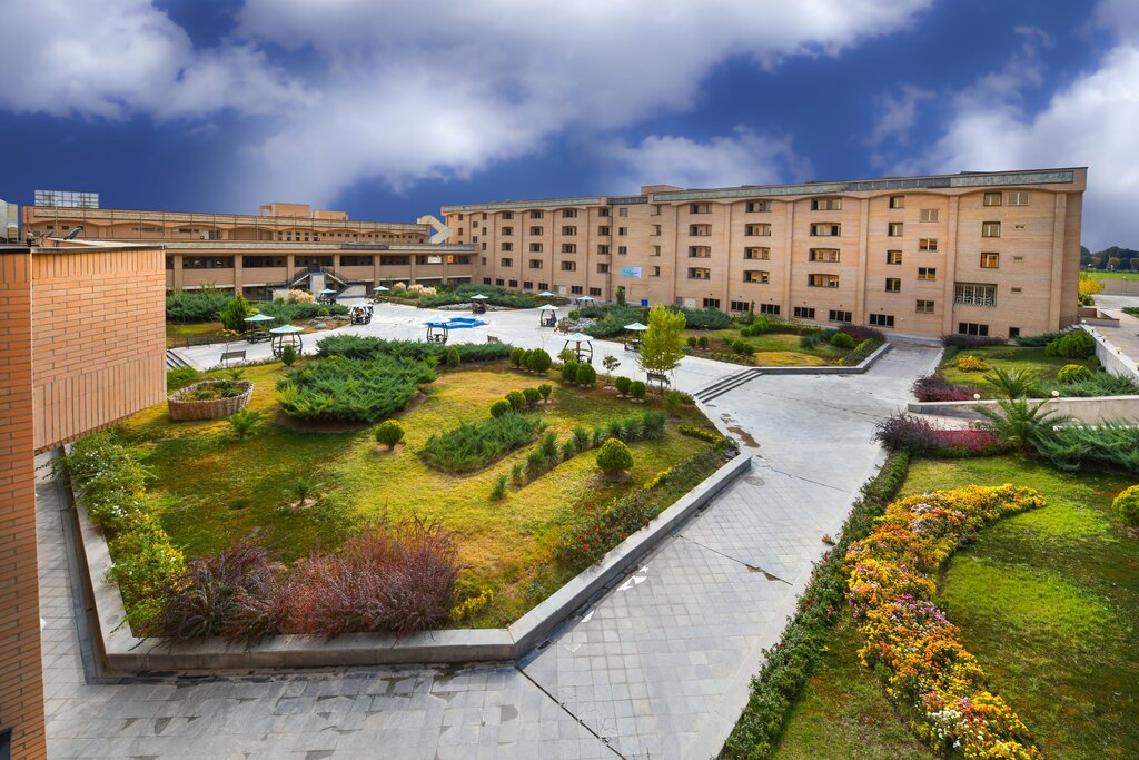 ماجرای دریافت شهریه دلاری از دانشجویان ایرانیِ یک دانشگاه | مالک این دانشگاه، دختر رئیس سابق مجلس است؟