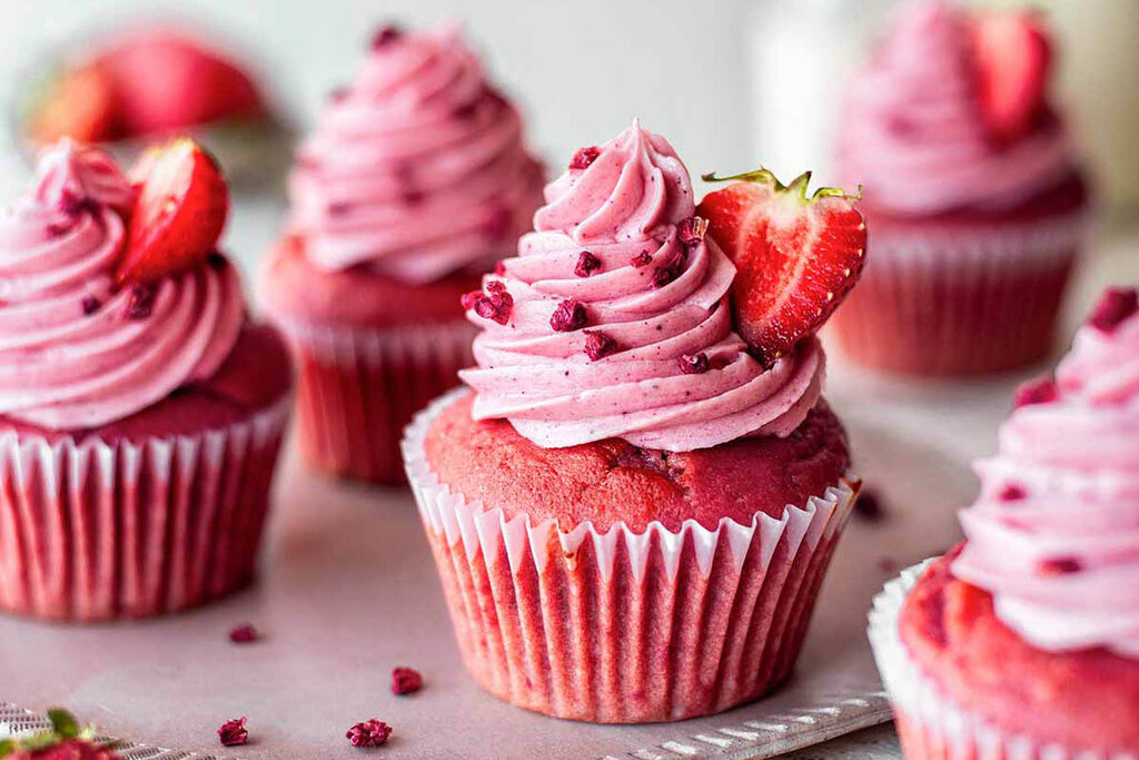 Strawberry cupcakes - کاپ کیک توت فرنگی