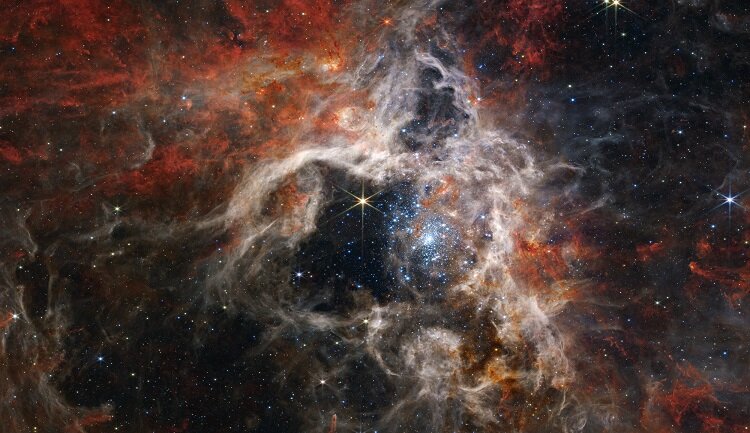 شاهکاری دیگر از تلسکوپ جیمز وب | تصویری جذاب و دقیق از سحابی رتیل؛ کشف مهد کودک ستاره‌ها