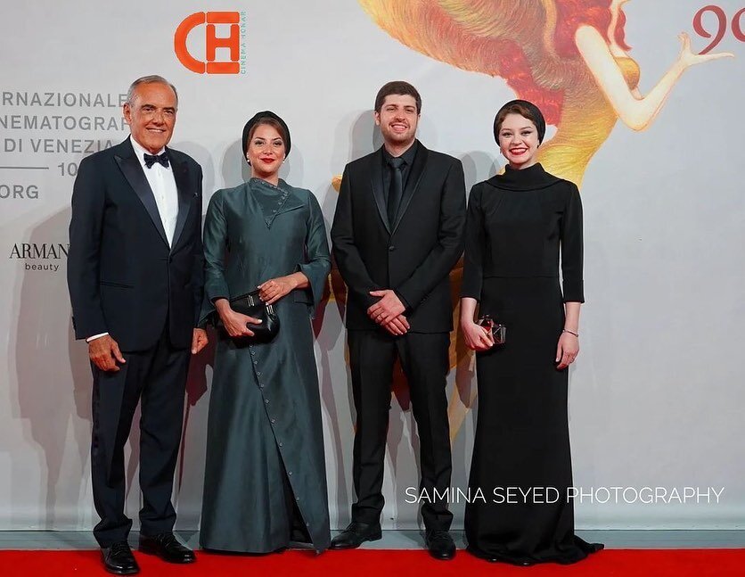 عکس |  بازیگران ایرانی روی فرش قرمز بی‌ رویا در ونیز | طناز طباطبایی در کنار مدیر جشنواره فیلم ونیز