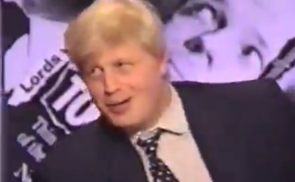 تصاویر تاریخی از پوشش و رفتارهای عجیب از بوریس جانسون | حرکت عجیب نخست وزیر سابق در دوران دانشجویی