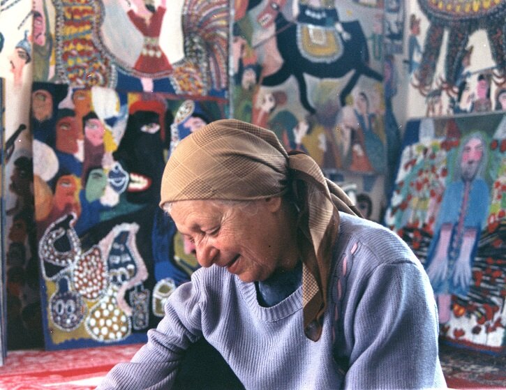 عکس | اولین زن نقاش خودآموخته که اروپایی‌ها برای نمایش آثارش صف کشیدند | می خواستم شعر بگویم ولی سواد نداشتم و نقاشی کردم