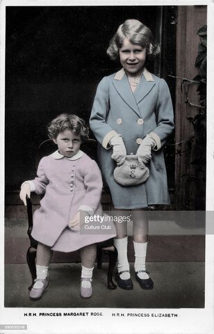 پرنسس مارگارت و پرنسس الیزابت، خواهران سلطنتی، در کودکی، دهه ۱۹۳۰