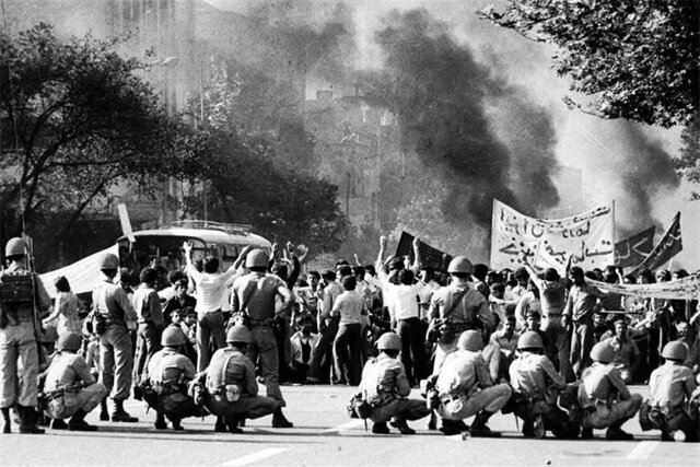 تصاویر | در جمعه خونین تهران چه گذشت؟ | جزئیات کشتار مردم؛ روزنامه ها چه نوشتند؟