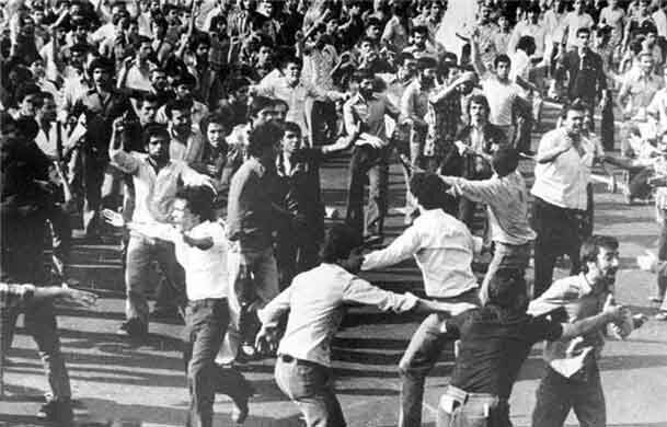 تصاویر | در جمعه خونین تهران چه گذشت؟ | جزئیات کشتار مردم؛ روزنامه ها چه نوشتند؟  17 شهریور