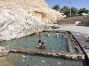 ببینید | وضعیت نامناسب بنای ۶ هزار ساله شهرری | از شستشوی فرش در آب چشمه‌علی تا شنای کودکان و نوجوان