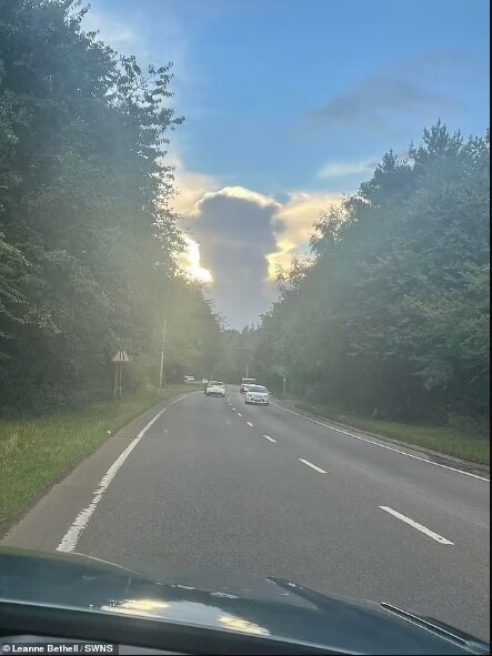 تصویر ملکه انگلیس در آسمان پیدا شد | اکتشاف دیلی میل را ببینید