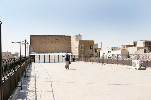 تماشای ورود روسها زیر آسمان پرستاره ونک در اتومبیل | اکران فیلم در درایوین همزمان با سینماهای امریکا