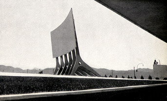 تماشای ورود روسها زیر آسمان پرستاره ونک در اتومبیل | اکران فیلم در درایوین همزمان با سینماهای امریکا