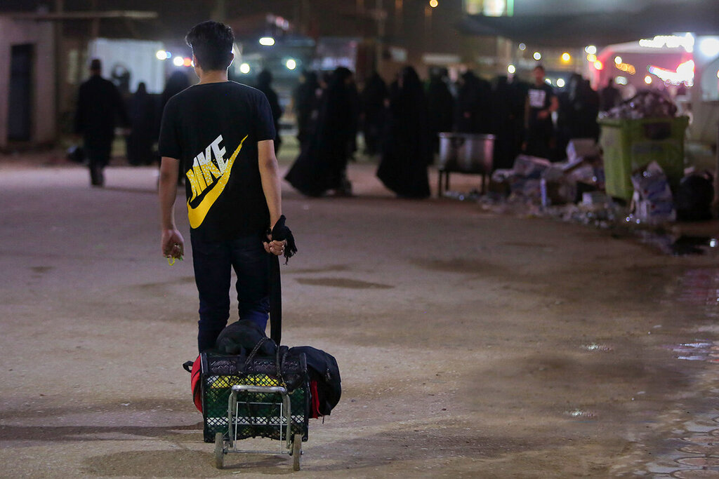 پیاده‌روی شبانه مسیر نجف به کربلا