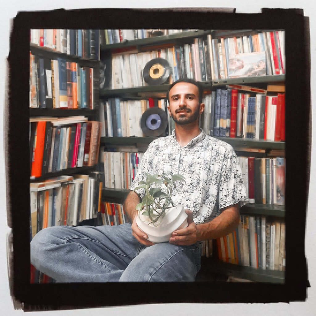 به گلستان کاغذی خوش آمدید | «امید» با خرید روزنامه و کاغذ باطله کتابفروش شد