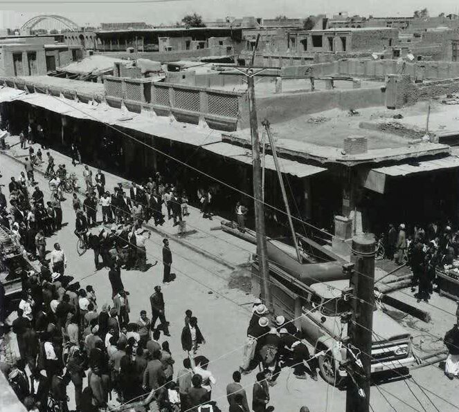 از «چراغگاز» تا «چراغبرق» | چرا مردم چراغهای این خیابان را میشکستند؟