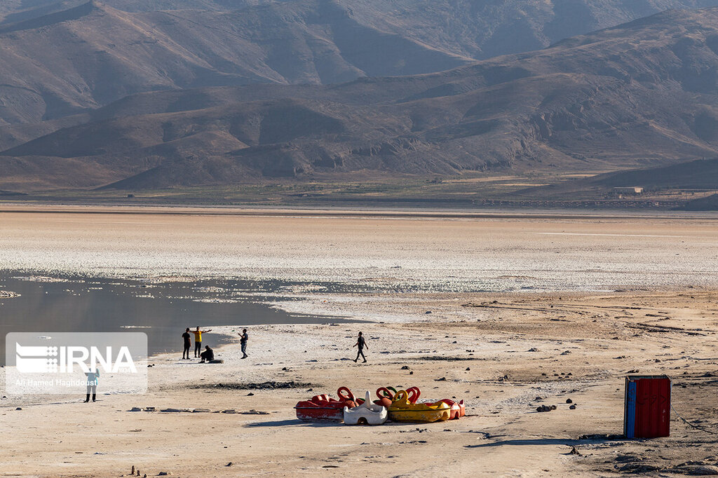  دریاچه ارومیه سال آینده کاملا خشک می‌شود | مقایسه دریاچه ارومیه با دریاچه وان ترکیه اصلا درست نیست | تنها راه نجات این دریاچه کوچک کردن آن است