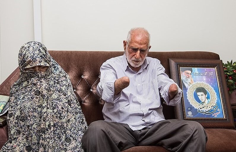 نشانهای افتخار منطقه۱۶ | پاسخ جالب مادر شهیدان خالقیپور به شهید آوینی | خواستگاری با تنی پر از ترکش | حمله تروریستی جلو مسجد جامع خزانه