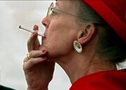 تصاویر | ملکه ۸۲ ساله که سیگاری قهار است؛ پیشرو در مدرن سازی سلطنتش | دلیل محبوبیت مارگارت دوم چیست؟