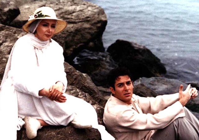 فیلمهای مهمی که ۲۰ سال پیش روی پرده رفتند؛ وقتی که سینما رونق داشت | از تجربههای نوپای اصغر فرهادی تا سینمای در اوج حاتمیکیا