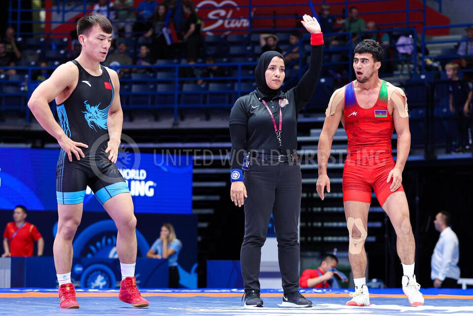 عکس| قضاوت داور محجبه در رقابت های کشتی فرنگی قهرمانی جهان
