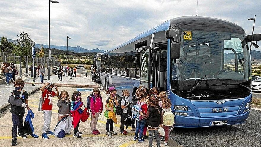 دانشآموزان در کشورهای دیگر چگونه به مدرسه میروند؟ | اتوبوس رایگان برای دانشآموزان اسپانیایی