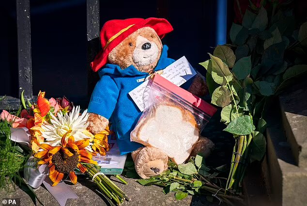 شرایط عجیب حضور در خاکسپاری ملکه؛جت و ماشین شخصی نیاورید، اتوبوس هست! | ساندویچ و خرس نیاورید!