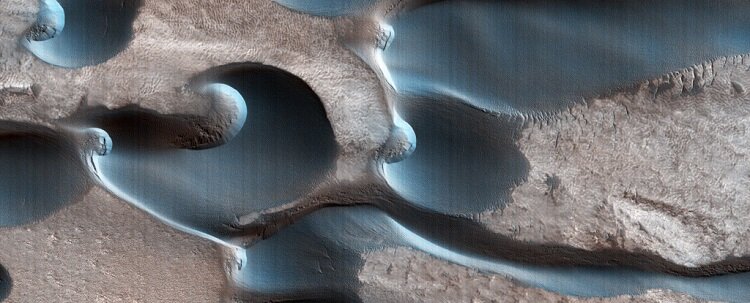 تصاویر خیره‌کننده از قطب شمال مریخ | زیبایی حیرت‌انگیز تپه‌های شنی