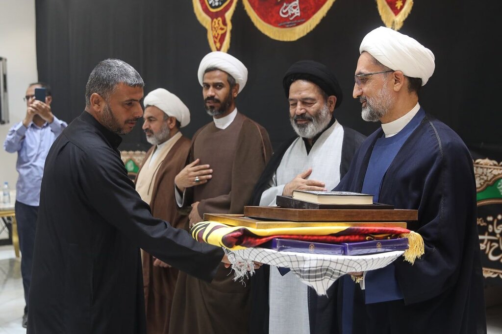 ۵۰ موکب دار عراقی تجلیل شدند | نواب: کاری که شما میکنید در تاریخ بینظیر است