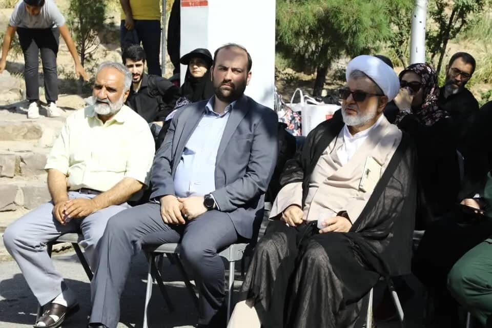 💥بدرقه ۲۰۰ زائر کربلا از جوار مقبره شهدا