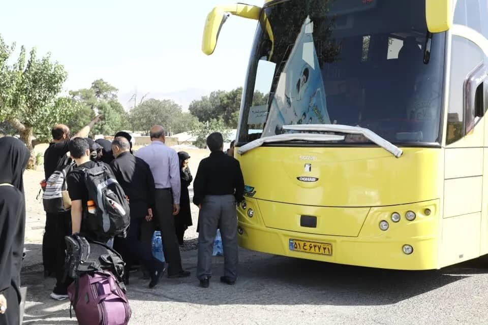 💥بدرقه ۲۰۰ زائر کربلا از جوار مقبره شهدا