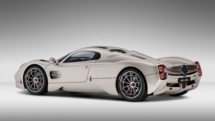 آرمانشهر پاگانی از راه رسید | تصاویری از هیولای جدید ایتالیایی