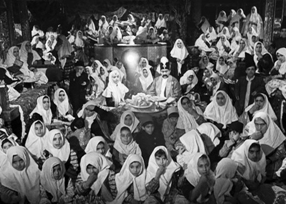 وقتی سینما رفتن برای خانمها ممنوع بود | روش جالب سانسور در سینمای خانگی زنان قاجار | طلاق و طلاقکشی دم در سینما