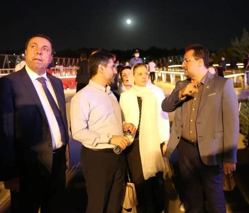 تصاویر | پوشش وزیر خانم بشار اسد در تهرانگردی | چهرههایی که لبانه مشوح را همراهی کردند