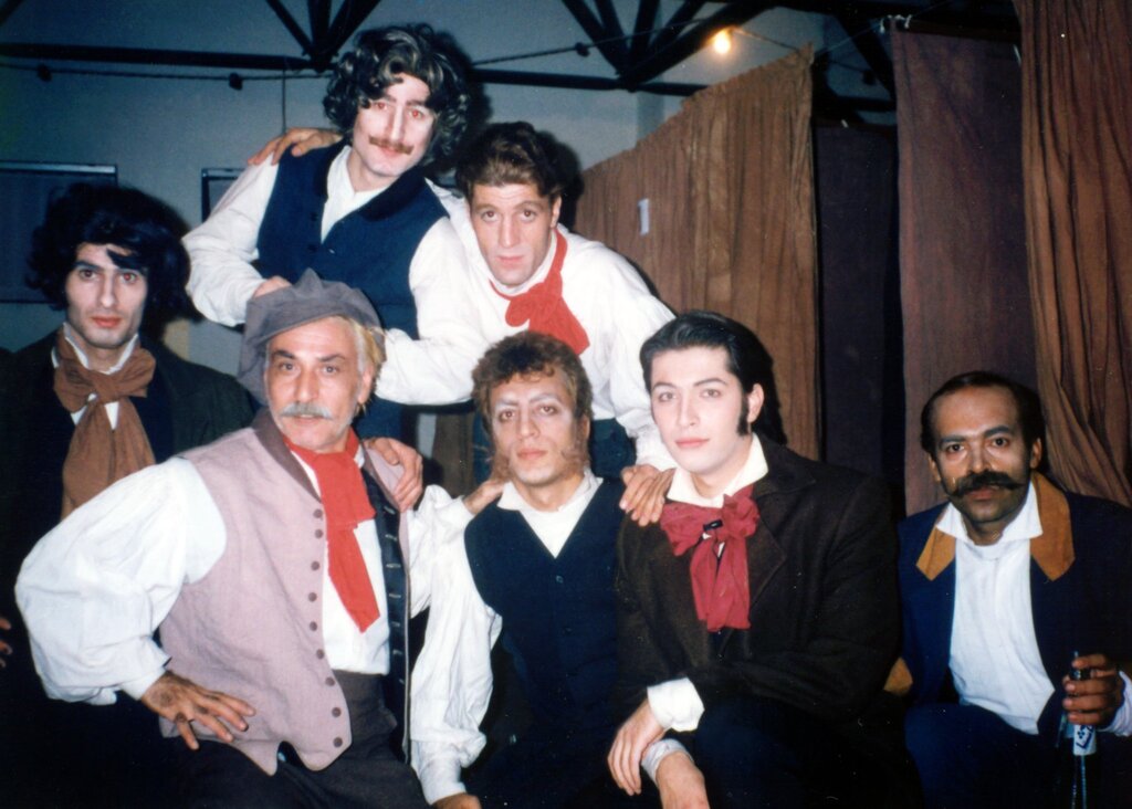 تصاویر | اولین کار حرفه ای پارسا پیروزفر را ببینید | این بازیگر معروف در یک نمایش ۳۰ نقش را بازی کرد!